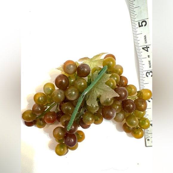 4 Vintage Retro Artificial Fruit Rubber Green Grape Clusters With Plastic Leaves - Picture 10 of 10